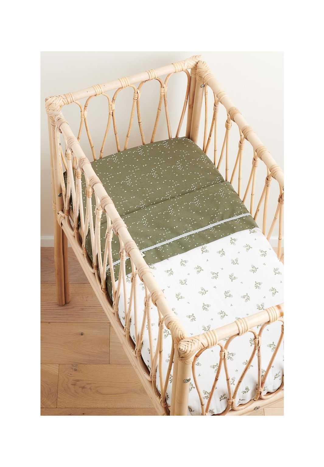 Noppies Baby Comfort Crib sheet Botanical crib sheet - Beetle